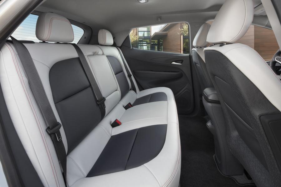Интерьер Chevrolet Bolt EV 2016 года  (фото 4 из 42)